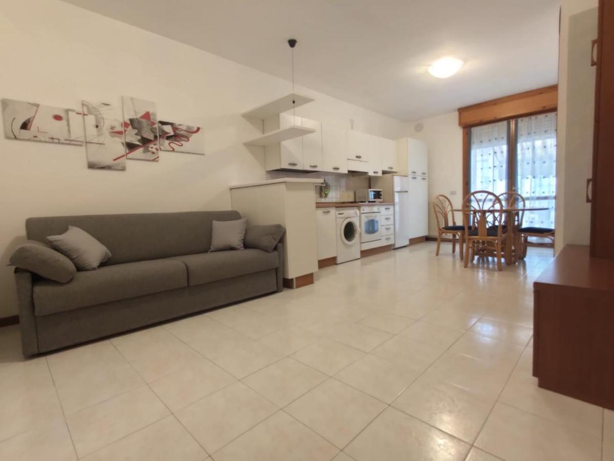 Bafile 18 - Piazza Marconi - Centrale - 50 Mt Dal Mare Lido di Jesolo Eksteriør bilde